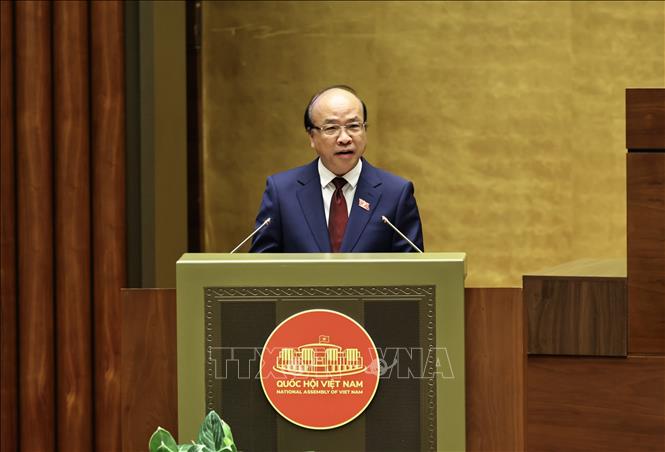 Chủ nhiệm Ủy ban Pháp luật và Tư pháp của Quốc hội Phan Chí Hiếu trình bày Báo cáo thẩm tra về 3 dự án Luật: Luật Phổ biến, giáo dục pháp luật; Luật sửa đổi, bổ sung một số điều của Luật Trách nhiệm bồi thường của Nhà nước; Luật sửa đổi, bổ sung một số điều của Luật Hải quan. Ảnh: Minh Đức/TTXVN Chủ nhiệm Ủy ban Pháp luật và Tư pháp của Quốc hội Phan Chí Hiếu trình bày Báo cáo thẩm tra về 3 dự án Luật: Luật Phổ biến, giáo dục pháp luật; Luật sửa đổi, bổ sung một số điều của Luật Trách nhiệm bồi thường của Nhà nước; Luật sửa đổi, bổ sung một số điều của Luật Hải quan. Ảnh: Minh Đức/TTXVN