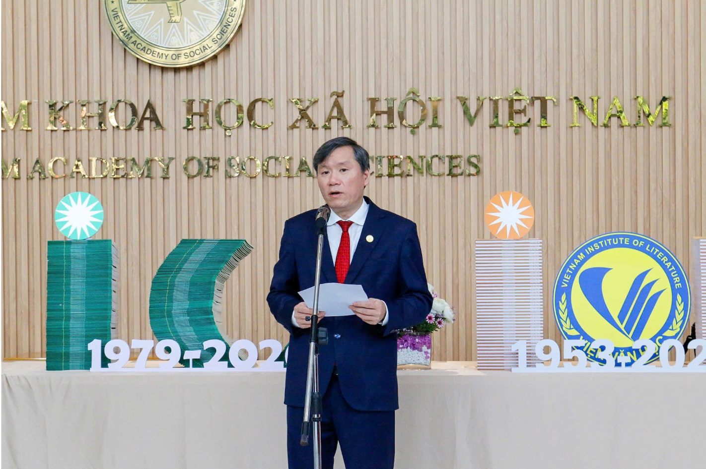 GS.TS. Lê Văn Lợi, Ủy viên Trung ương Đảng, Bí thư Đảng ủy, Chủ tịch Viện Hàn lâm phát biểu khai mạc Trưng bày. Ảnh: BTC GS.TS. Lê Văn Lợi, Ủy viên Trung ương Đảng, Bí thư Đảng ủy, Chủ tịch Viện Hàn lâm phát biểu khai mạc Trưng bày. Ảnh: BTC