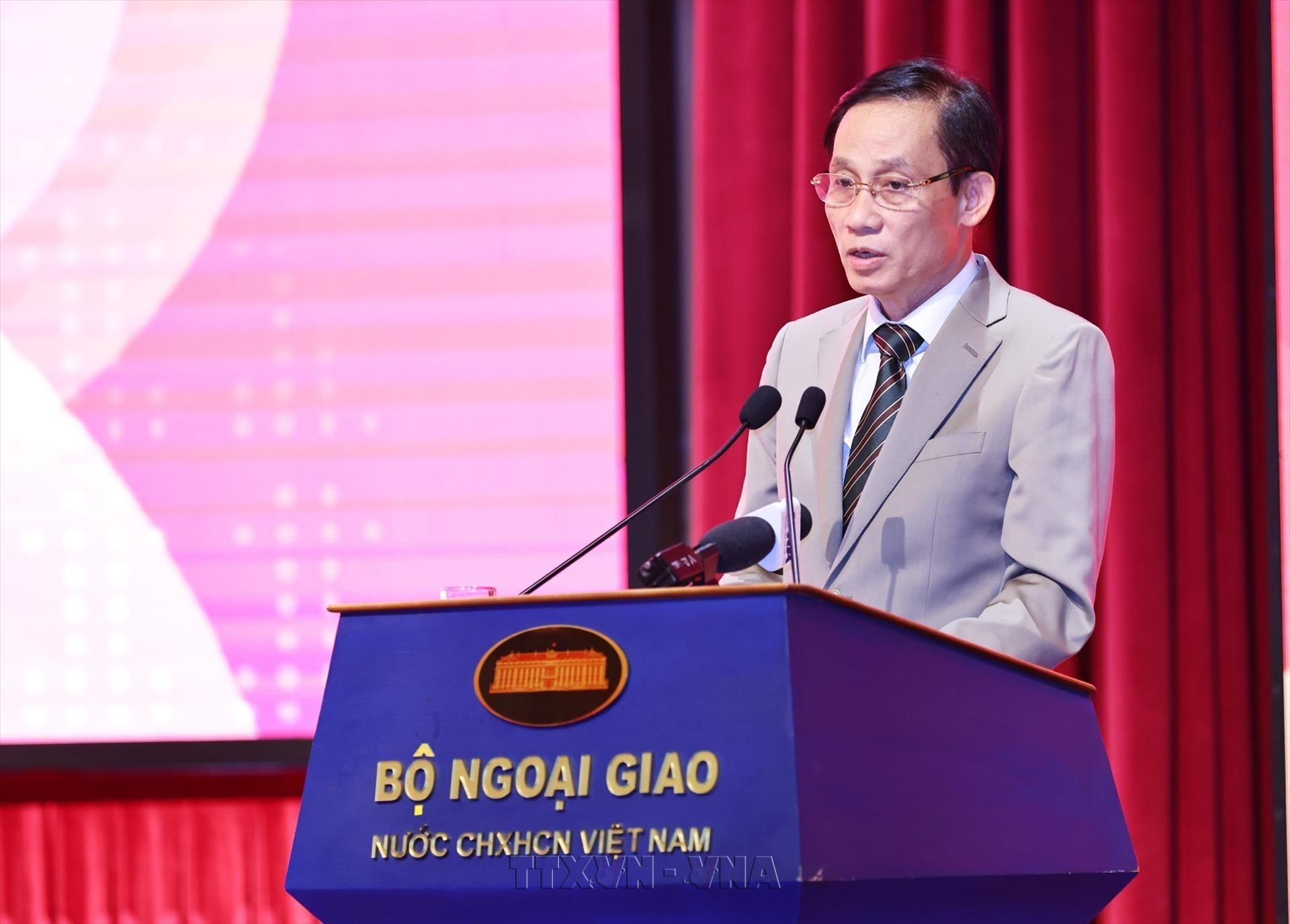 Ủy viên Bộ Chính trị, Bộ trưởng Ngoại giao Lê Hoài Trung phát biểu chỉ đạo. (Ảnh: TTXVN) Ủy viên Bộ Chính trị, Bộ trưởng Ngoại giao Lê Hoài Trung phát biểu chỉ đạo. (Ảnh: TTXVN)