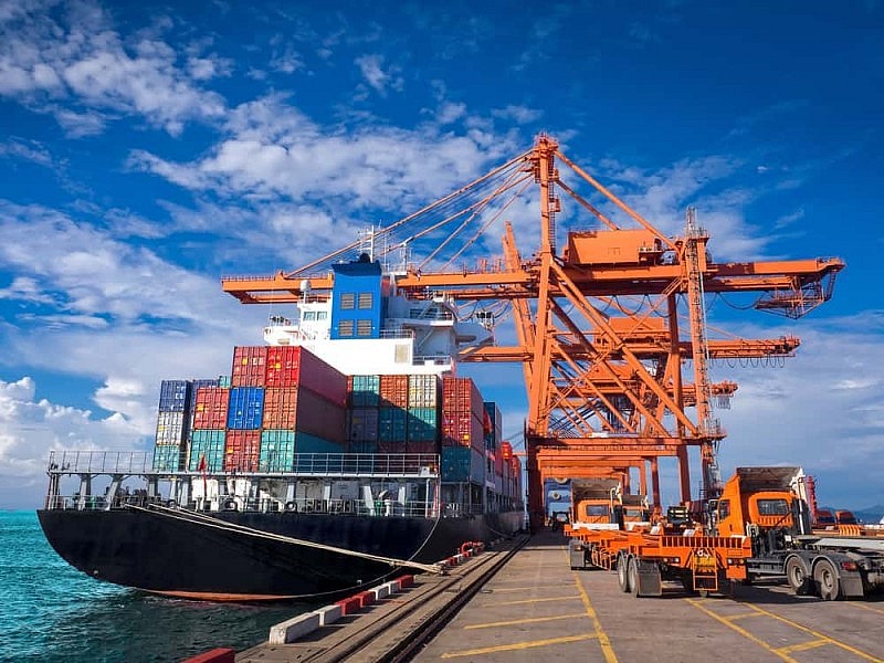 Bên cạnh áp lực xanh hóa, logistics tiếp tục là một trong những điểm nghẽn lớn đối với xuất khẩu nông sản. Bên cạnh áp lực xanh hóa, logistics tiếp tục là một trong những điểm nghẽn lớn đối với xuất khẩu nông sản.