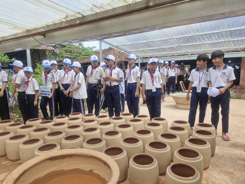 Tham quan v&agrave; t&igrave;m hiểu nghề l&agrave;m gốm hơn 160 năm
