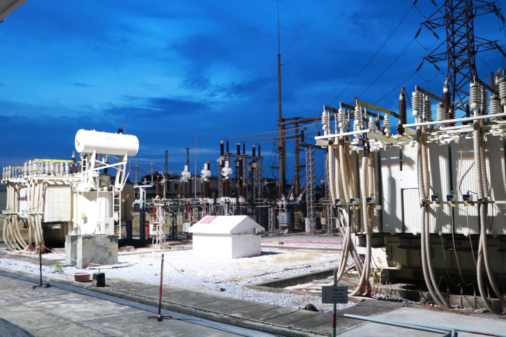 Trạm biến áp 110kV Song Khê (E7.12) là trạm biến áp đầu tiên của EVNNPC ứng dụng công nghệ lưu trữ năng lượng (BESS) Trạm biến áp 110kV Song Khê (E7.12) là trạm biến áp đầu tiên của EVNNPC ứng dụng công nghệ lưu trữ năng lượng (BESS)