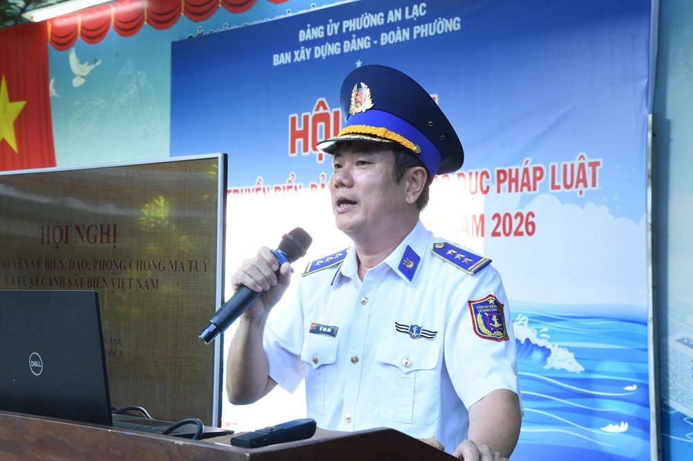 Thượng t&aacute; Vũ Th&aacute;i Anh - B&aacute;o c&aacute;o vi&ecirc;n Bộ Tư lệnh V&ugrave;ng Cảnh s&aacute;t biển 3 th&ocirc;ng tin tại Hội nghị