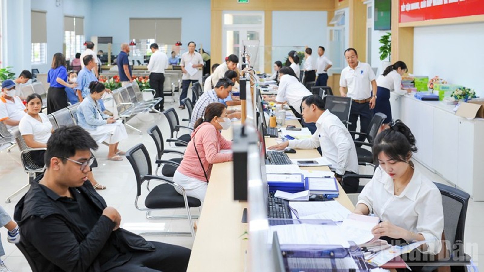 Chính phủ quy định cách xếp lương ở ngạch công chức tương ứng với vị trí việc làm ở 4 nhóm Chính phủ quy định cách xếp lương ở ngạch công chức tương ứng với vị trí việc làm ở 4 nhóm