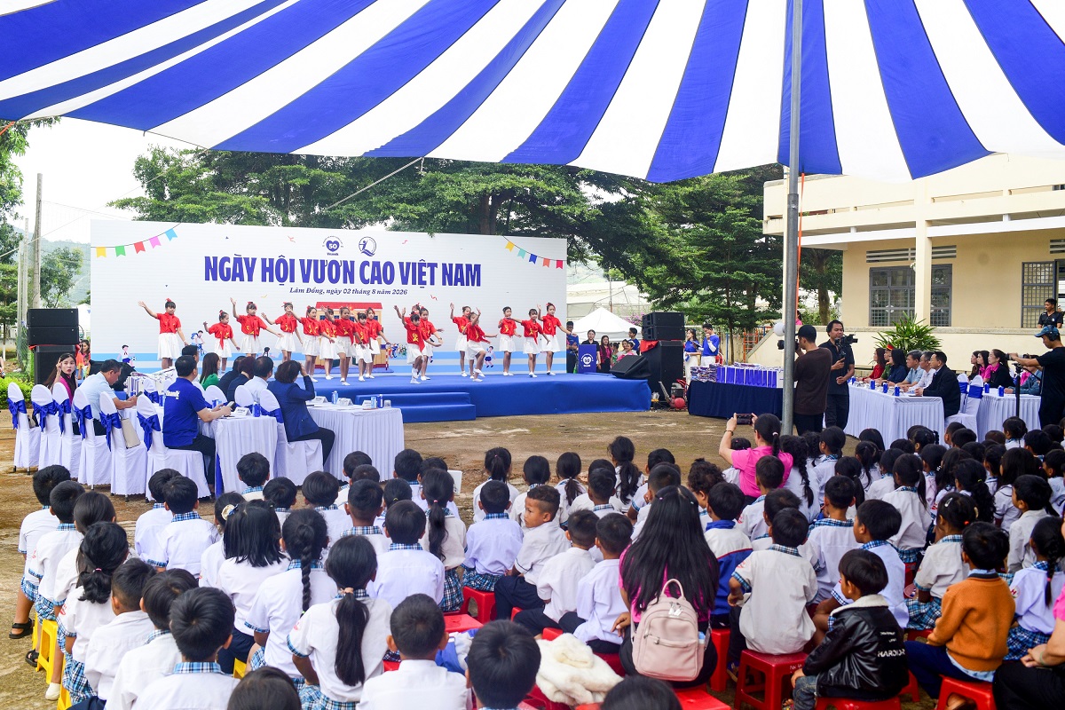 To&agrave;n cảnh Ng&agrave;y hội Vươn cao Việt Nam do Vinamilk v&agrave; Quỹ sữa Vươn cao Việt Nam tổ chức tại Hiệp Thạnh, L&acirc;m Đồng h&ocirc;m 2/8 (Ảnh: Hải An).