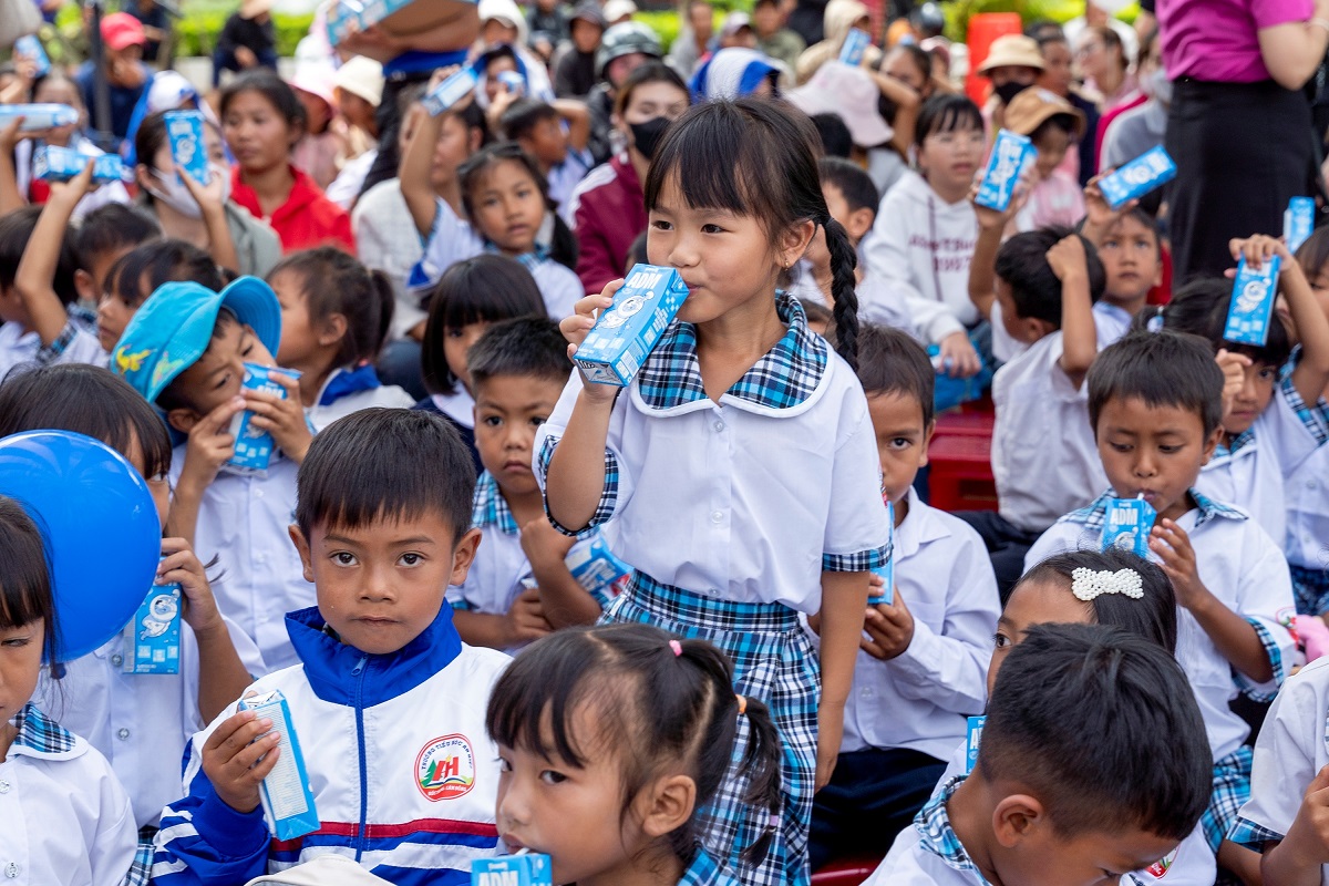 Sau 19 năm, Quỹ sữa Vươn cao Việt Nam đ&atilde; trao hơn 43 triệu sản phẩm dinh dưỡng đến với hơn 550.000 trẻ em Việt Nam (Ảnh: Hải An).