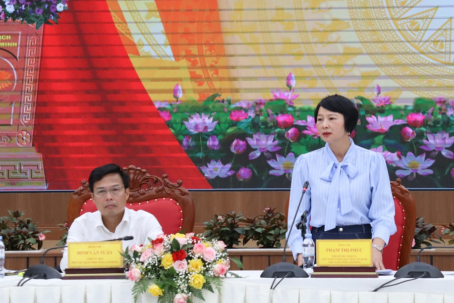Đồng chí Phạm Thị Phúc - Phó Bí thư Tỉnh ủy, Chủ tịch UBMTTQ Việt Nam tỉnh phát biểu tại hội nghị. Đồng chí Phạm Thị Phúc - Phó Bí thư Tỉnh ủy, Chủ tịch UBMTTQ Việt Nam tỉnh phát biểu tại hội nghị.