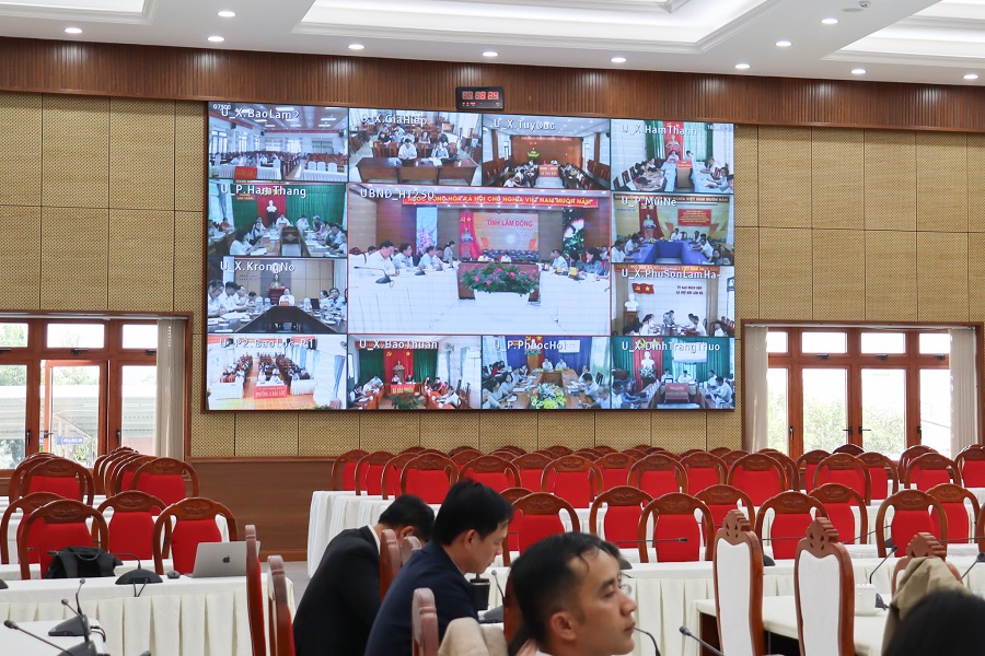 Cuộc họp kết nối trực tuyến tới điểm cầu UBND các xã, phường, đặc khu trên địa bàn tỉnh. Cuộc họp kết nối trực tuyến tới điểm cầu UBND các xã, phường, đặc khu trên địa bàn tỉnh.
