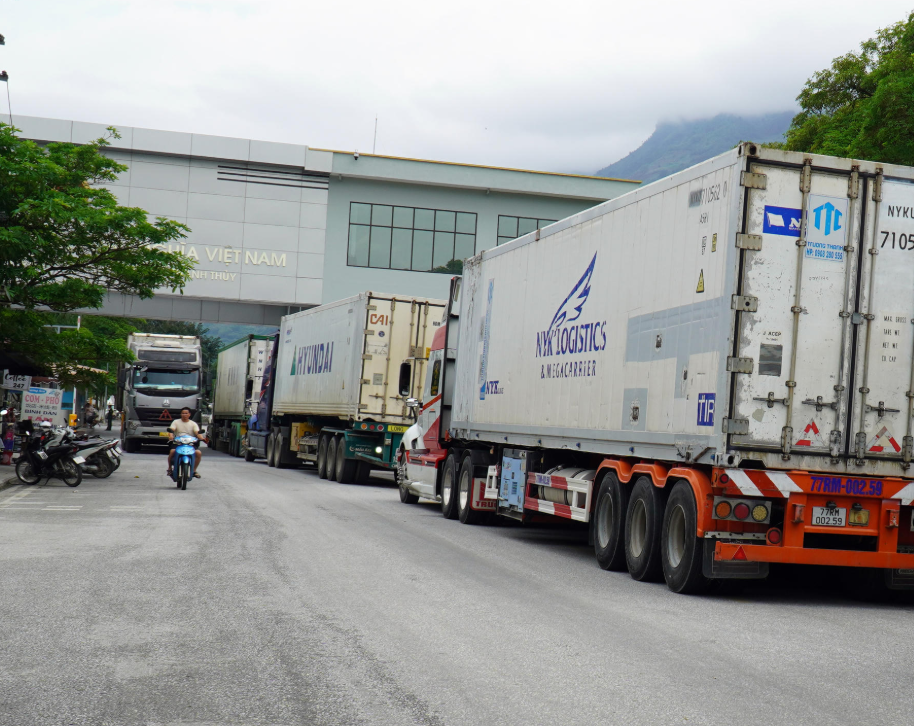 Hoạt động giao thương qua Cửa khẩu Quốc tế Thanh Thủy (Tuyên Quang). Ảnh: PH Hoạt động giao thương qua Cửa khẩu Quốc tế Thanh Thủy (Tuyên Quang). Ảnh: PH