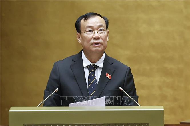 Chủ nhiệm Ủy ban Quốc ph&ograve;ng, An ninh v&agrave; Đối ngoại của Quốc hội L&ecirc; Tấn Tới tr&igrave;nh b&agrave;y b&aacute;o c&aacute;o thẩm tra về 02 dự &aacute;n: Luật Ph&ograve;ng, chống phổ biến vũ kh&iacute; hủy diệt h&agrave;ng loạt; Luật sửa đổi, bổ sung một số điều của 09 luật về qu&acirc;n sự, quốc ph&ograve;ng. Ảnh: Do&atilde;n Tấn/TTXVN