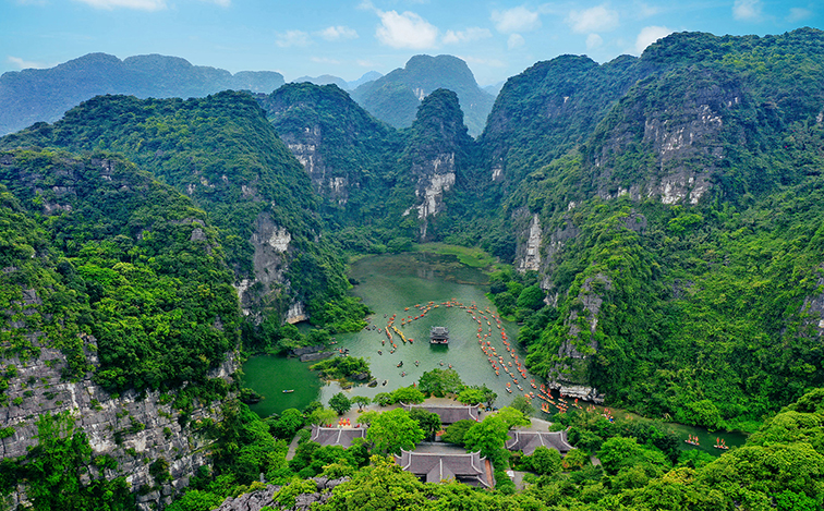 tỉnh Ninh Bình đang từng bước đánh thức các giá trị di sản, chuyển hóa thành sản phẩm du lịch và nguồn lực phát triển kinh tế - xã hội tỉnh Ninh Bình đang từng bước đánh thức các giá trị di sản, chuyển hóa thành sản phẩm du lịch và nguồn lực phát triển kinh tế - xã hội