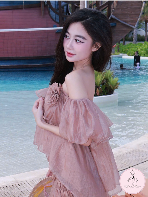 Mẫu đầm thuộc bộ sưu tập của Nini House dành cho phụ nữ yêu thích phong cách hiện đại. Mẫu đầm thuộc bộ sưu tập của Nini House dành cho phụ nữ yêu thích phong cách hiện đại.
