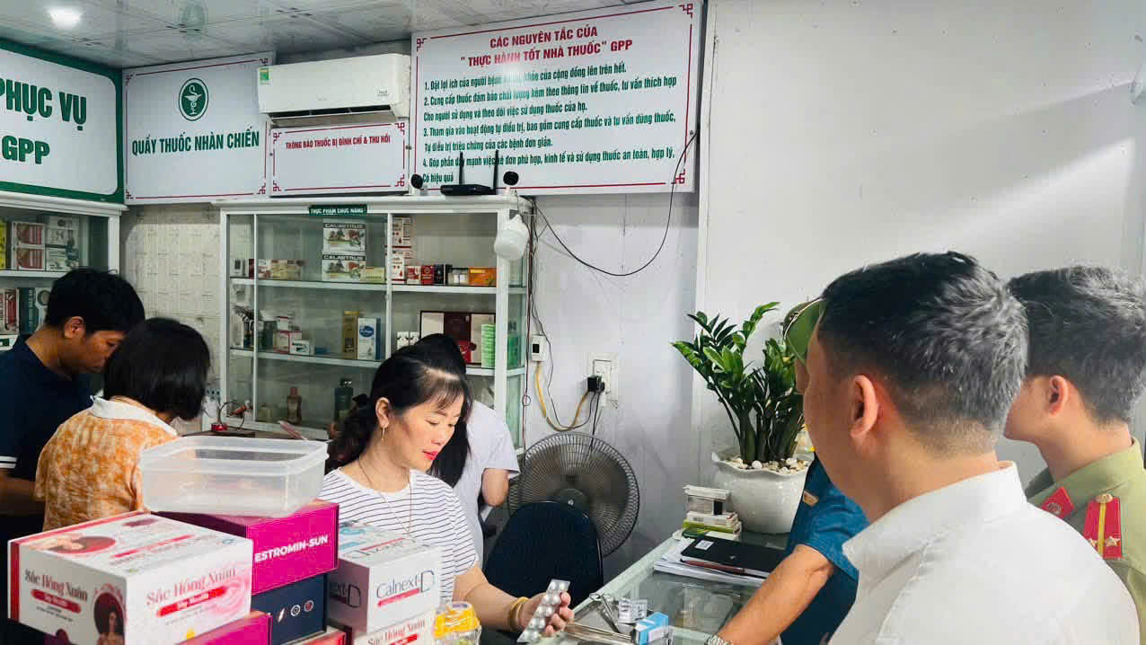 UBND xã An Khánh thành lập Đoàn kiểm tra liên ngành đối với các cơ sở hành nghề y, dược tư nhân và các lĩnh vực liên quan. UBND xã An Khánh thành lập Đoàn kiểm tra liên ngành đối với các cơ sở hành nghề y, dược tư nhân và các lĩnh vực liên quan.