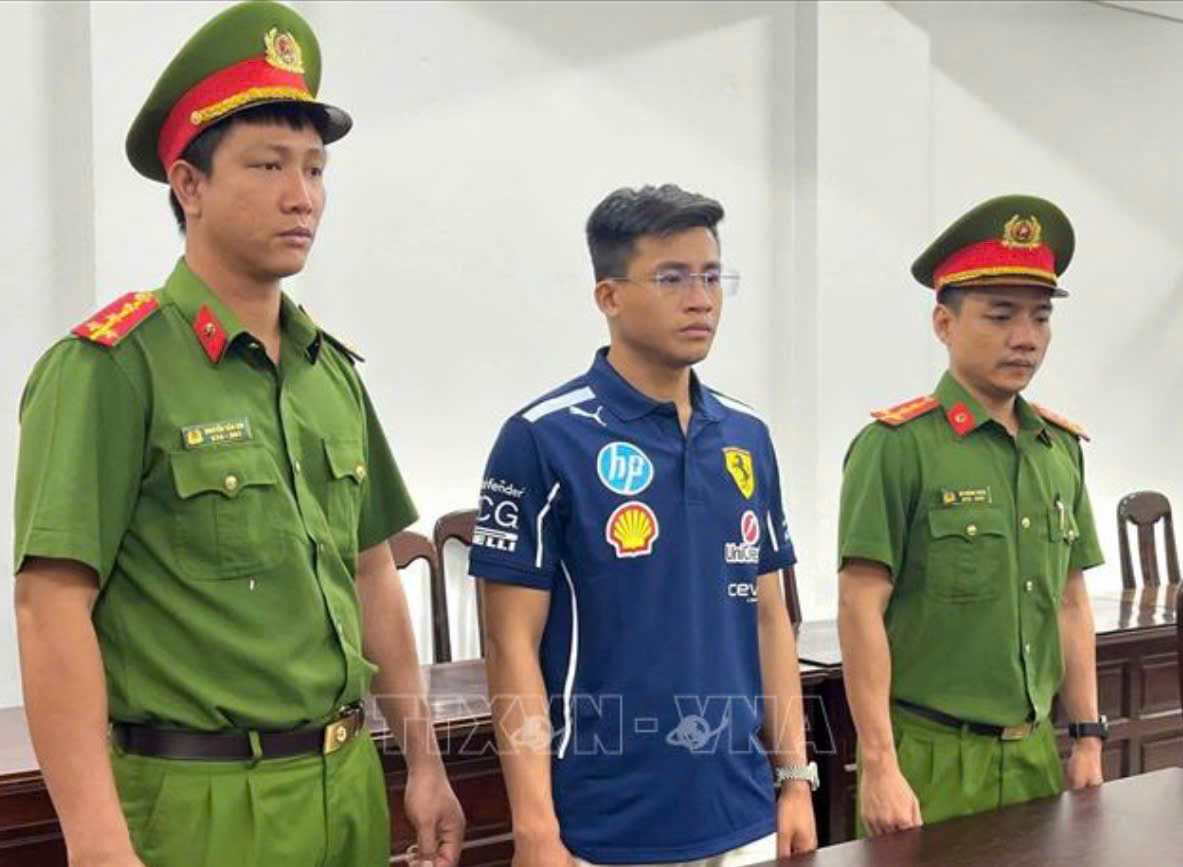 Đối tượng Nguyễn Đình Tuấn bị khởi tố để điều tra về tội danh “Xâm phạm quyền sở hữu công nghiệp”. (Ảnh: TTXVN phát) Đối tượng Nguyễn Đình Tuấn bị khởi tố để điều tra về tội danh “Xâm phạm quyền sở hữu công nghiệp”. (Ảnh: TTXVN phát)