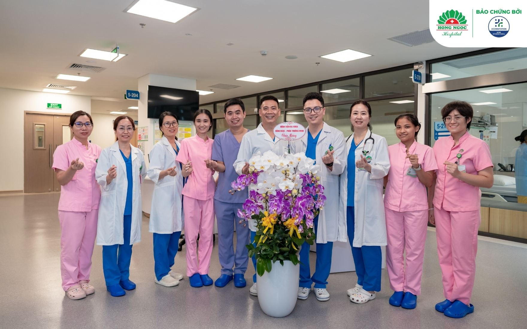 Đội ngũ bác sĩ Đơn nguyên Hồi sức tích cực Nhi trong ngày chính thức đưa đơn nguyên vào hoạt động Đội ngũ bác sĩ Đơn nguyên Hồi sức tích cực Nhi trong ngày chính thức đưa đơn nguyên vào hoạt động