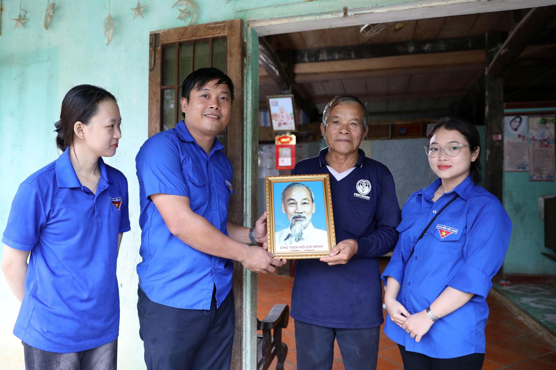 X&atilde; C&aacute;t Ti&ecirc;n 2 hướng đến mục ti&ecirc;u 100% hộ d&acirc;n duy tr&igrave; việc treo ảnh B&aacute;c. Ảnh: Đ&igrave;nh Ho&agrave;ng