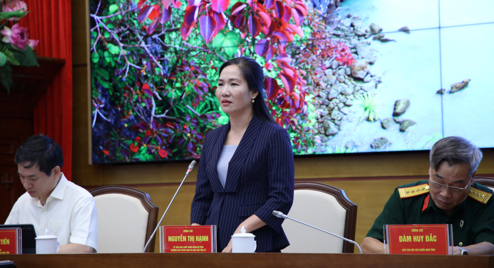 Bà Nguyễn Thị Hạnh, Trưởng Ban Tuyên giáo và Dân vận Tỉnh ủy Quảng Ninh, phát biểu ý kiến tại cuộc họp Bà Nguyễn Thị Hạnh, Trưởng Ban Tuyên giáo và Dân vận Tỉnh ủy Quảng Ninh, phát biểu ý kiến tại cuộc họp