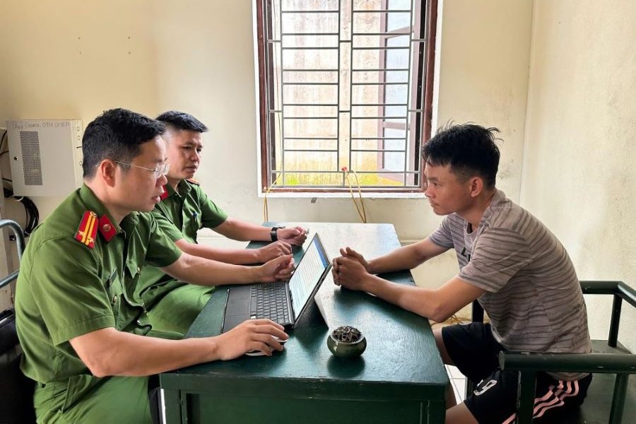 Cơ quan điều tra làm việc đối tượng Nguyễn Quang Vinh Cơ quan điều tra làm việc đối tượng Nguyễn Quang Vinh