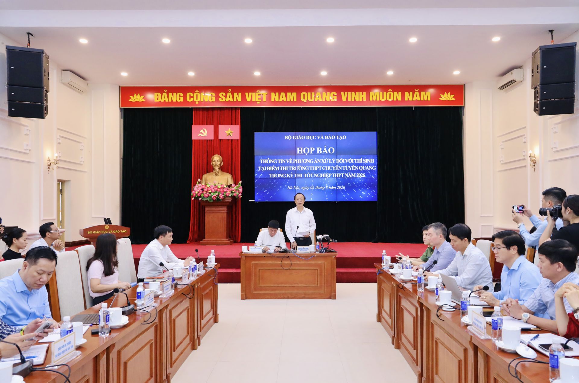 To&agrave;n cảnh họp b&aacute;o.