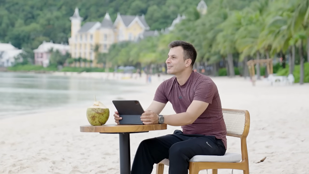 Từ khách du lịch, anh Fabl Belek đã trở thành một cư dân của Phú Quốc. Ảnh: Ánh Dương Từ khách du lịch, anh Fabl Belek đã trở thành một cư dân của Phú Quốc. Ảnh: Ánh Dương
