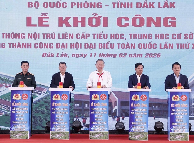 Tổng Bí thư Tô Lâm và các đại biểu phát lệnh khởi công xây dựng Trường Phổ thông nội trú liên cấp Tiểu học, Trung học cơ sở xã Ea Rốk (Đắk Lắk). Tổng Bí thư Tô Lâm và các đại biểu phát lệnh khởi công xây dựng Trường Phổ thông nội trú liên cấp Tiểu học, Trung học cơ sở xã Ea Rốk (Đắk Lắk).
