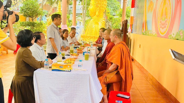 Ông Lê Xuân Tú, Chủ tịch UBND phường Tam Thắng phát biểu tai buổi lễ Ông Lê Xuân Tú, Chủ tịch UBND phường Tam Thắng phát biểu tai buổi lễ