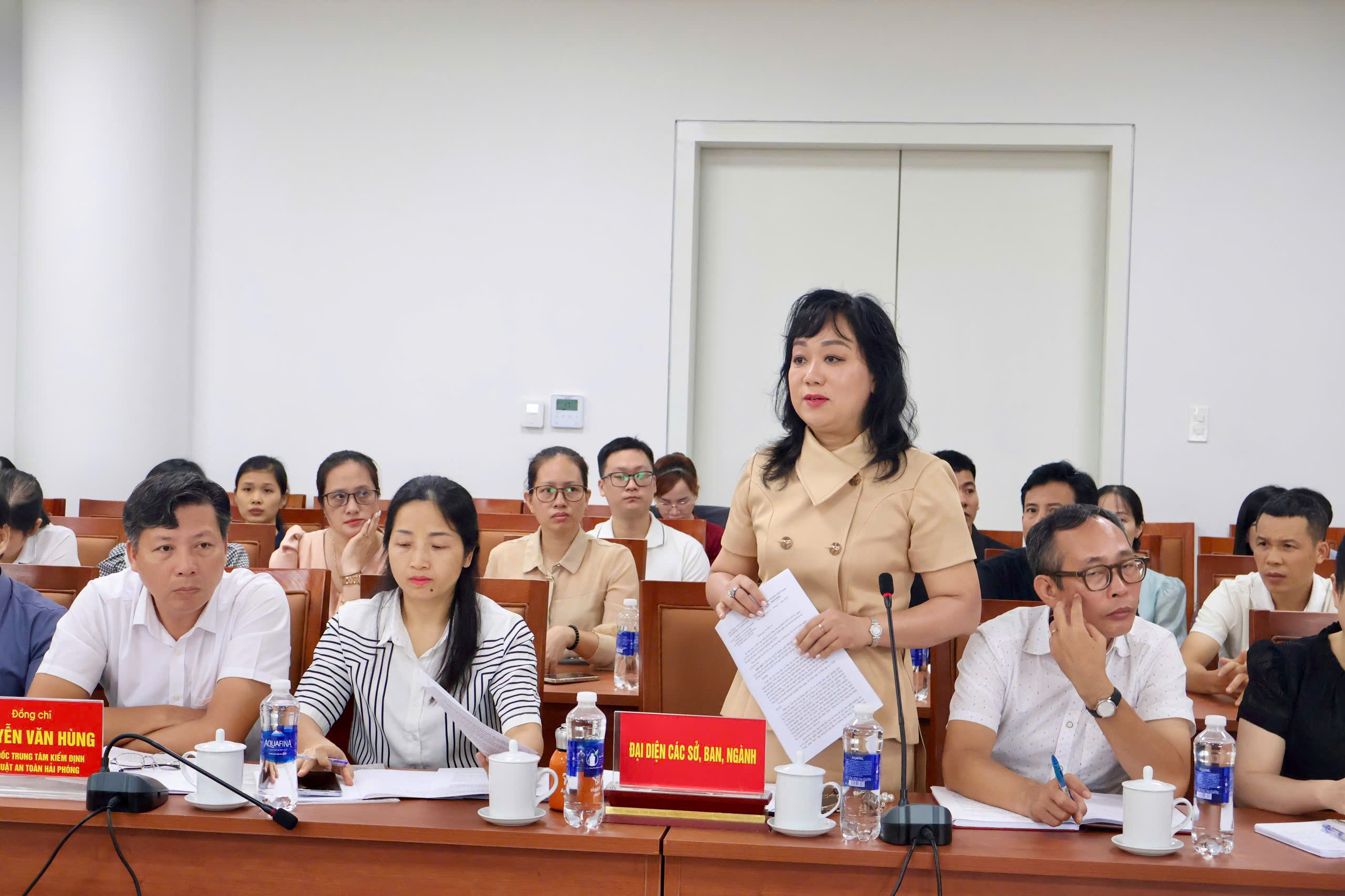 Đại diện Sở Giáo dục và Đào tạo giải đáp kiến nghị về đào tạo nghề. Đại diện Sở Giáo dục và Đào tạo giải đáp kiến nghị về đào tạo nghề.