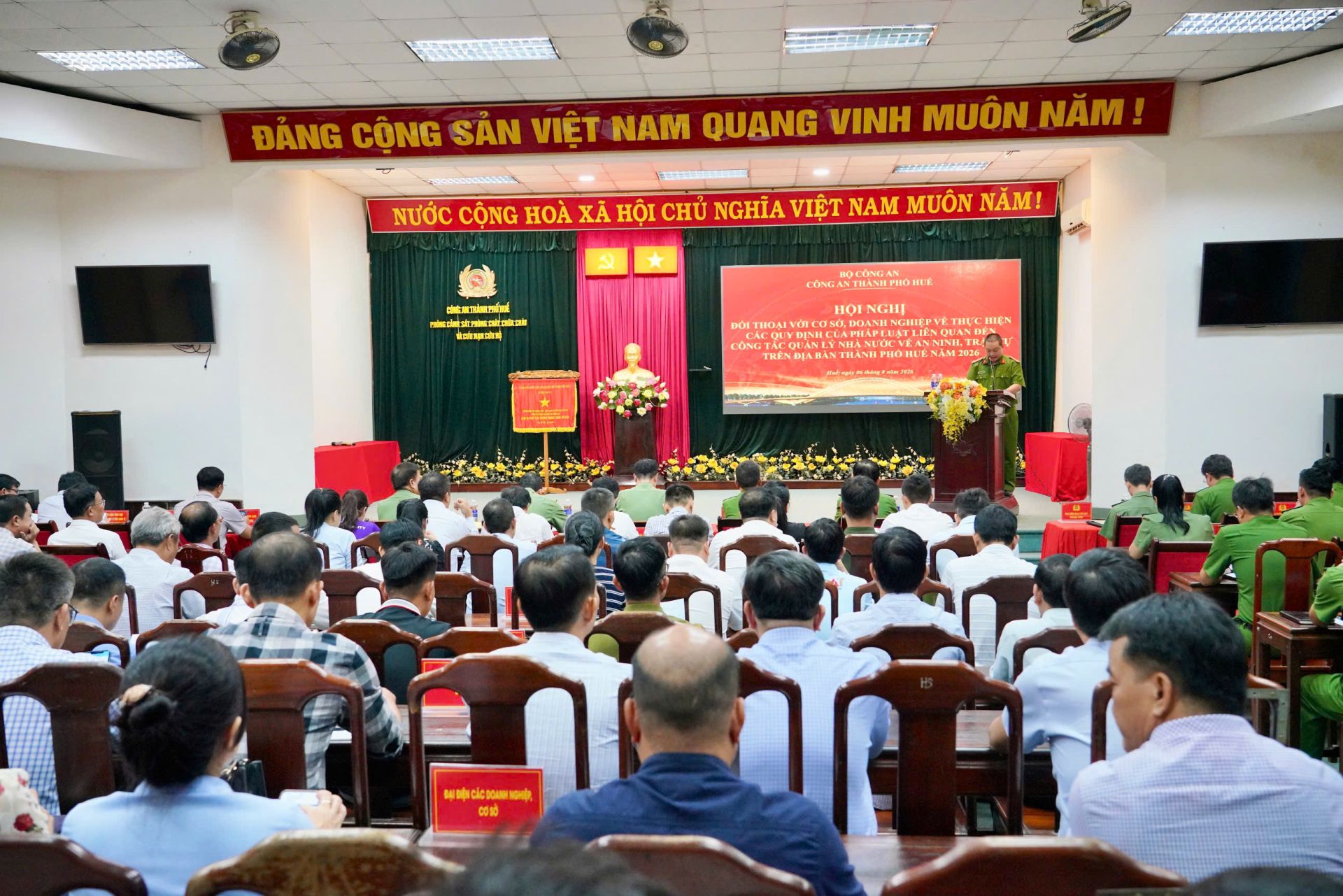 Quang cảnh hội nghị