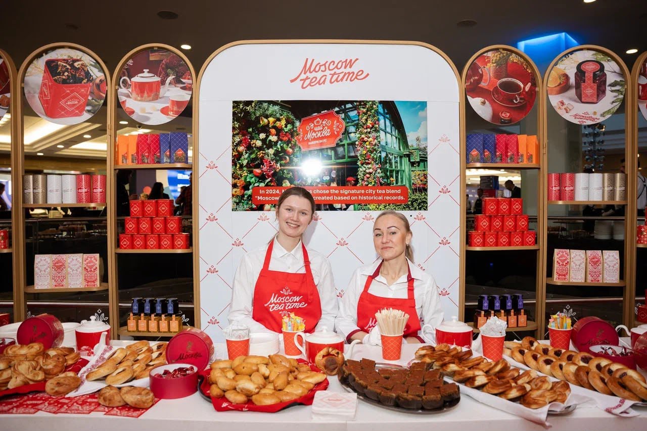Ảnh 7: Quầy thưởng thức trà “Moscow Tea Time” - một phần của gói “Moscow MICE Rewards” mang đến những trải nghiệm văn hóa cùng các dịch vụ chuyên biệt dành cho đại biểu (nguồn ảnh: Ủy ban Du lịch Thành phố Moscow) Ảnh 7: Quầy thưởng thức trà “Moscow Tea Time” - một phần của gói “Moscow MICE Rewards” mang đến những trải nghiệm văn hóa cùng các dịch vụ chuyên biệt dành cho đại biểu (nguồn ảnh: Ủy ban Du lịch Thành phố Moscow)