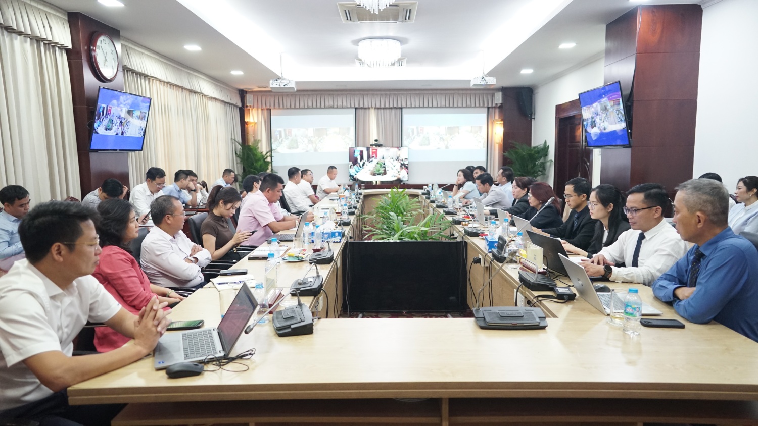 Các đại biểu tham dự hội thảo tại điểm cầu TP HCM Các đại biểu tham dự hội thảo tại điểm cầu TP HCM