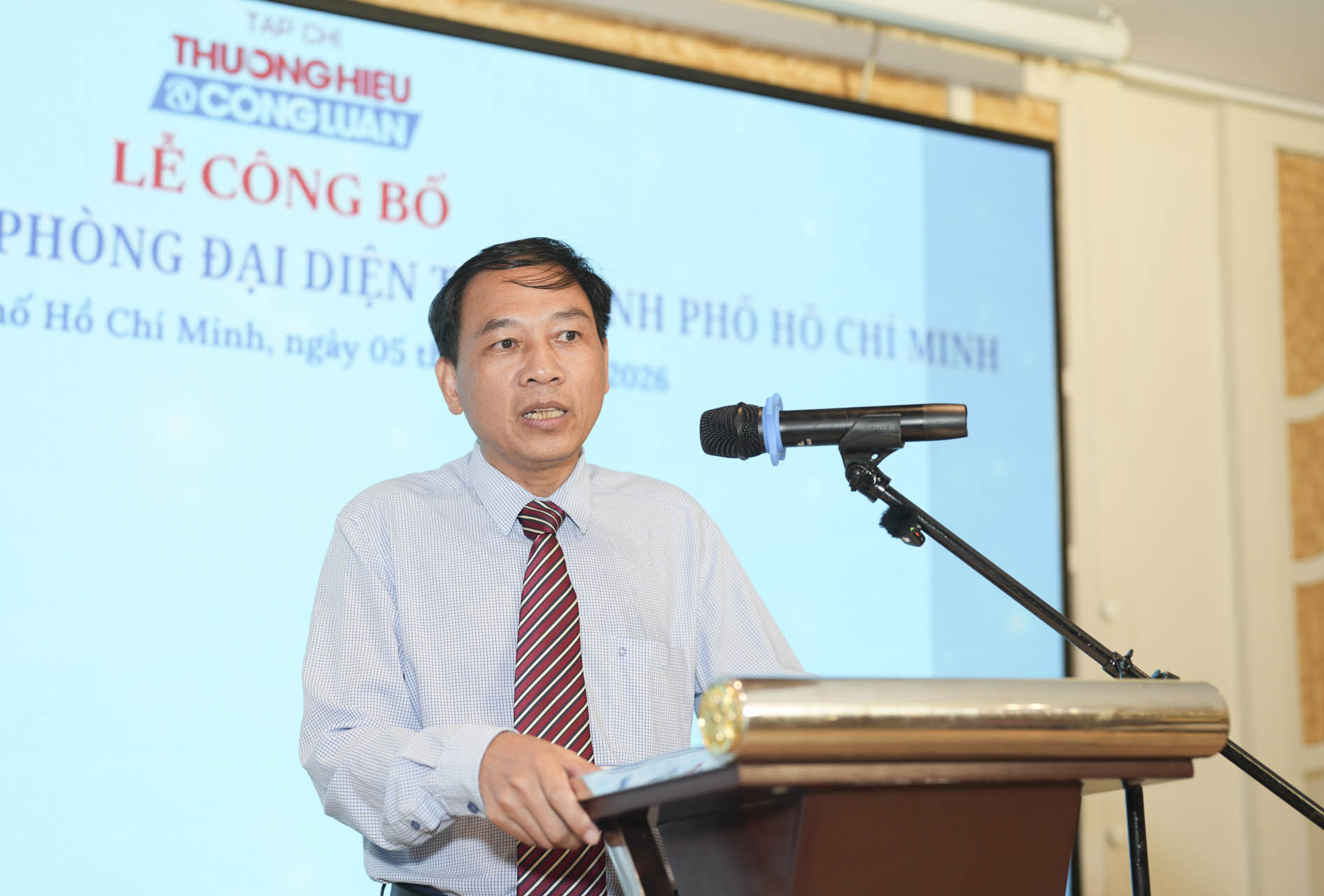 Nh&agrave; b&aacute;o Vũ Đức Thuận, Tổng Bi&ecirc;n tập Tạp ch&iacute; Thương hiệu v&agrave; C&ocirc;ng luận, ph&aacute;t biểu khai mạc buổi lễ.