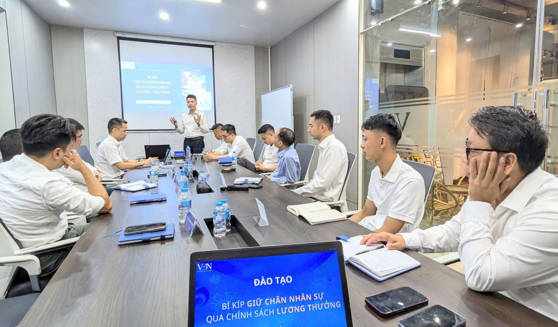 VBN đặc biệt ch&uacute; trọng n&acirc;ng cao năng lực quản l&yacute; v&agrave; kỹ năng l&atilde;nh đạo cho c&aacute;c chủ doanh nghiệp