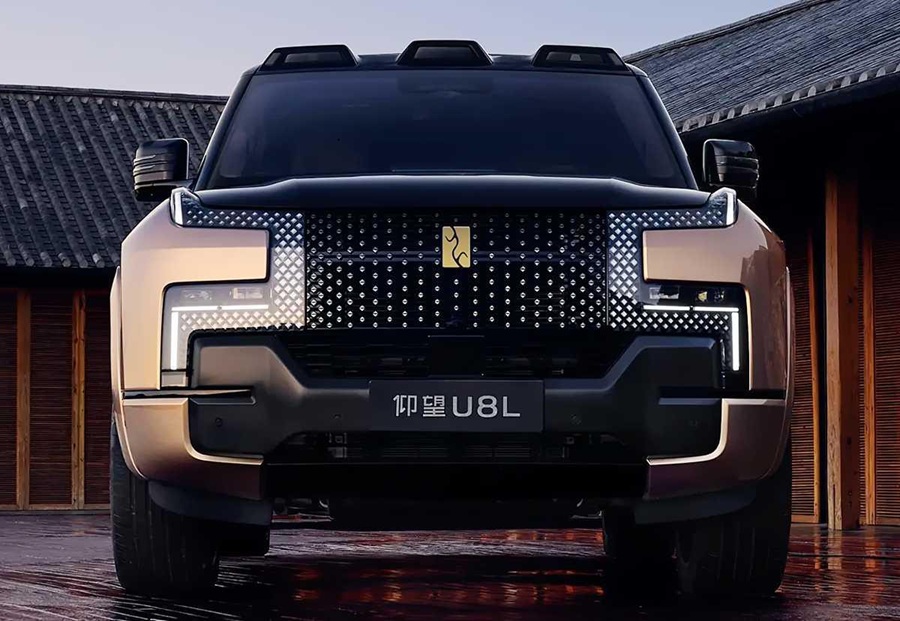 BYD Yangwang U8L Snowcrest Edition với ngoại thất sơn bạc, điểm nhấn m&agrave;u v&agrave;ng