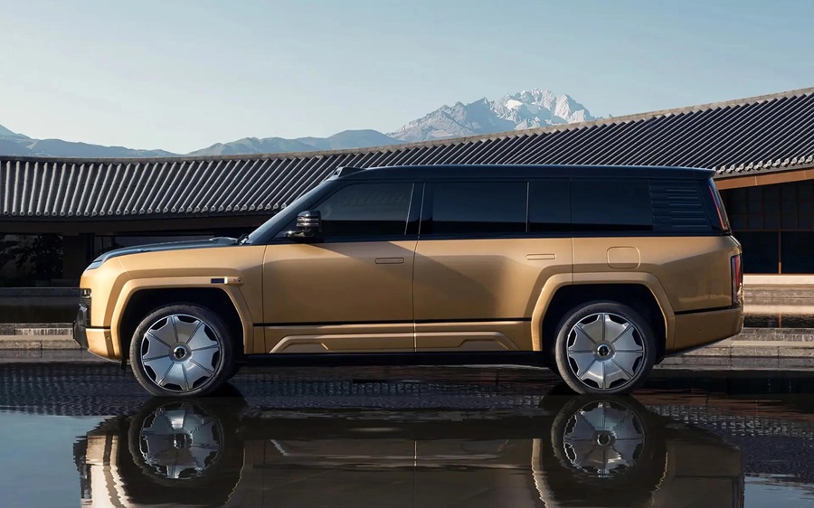 Thiết kế th&acirc;n xe d&agrave;i 5,4 m của Yangwang U8L, mẫu SUV lớn nhất trong danh mục sản phẩm Yangwang.