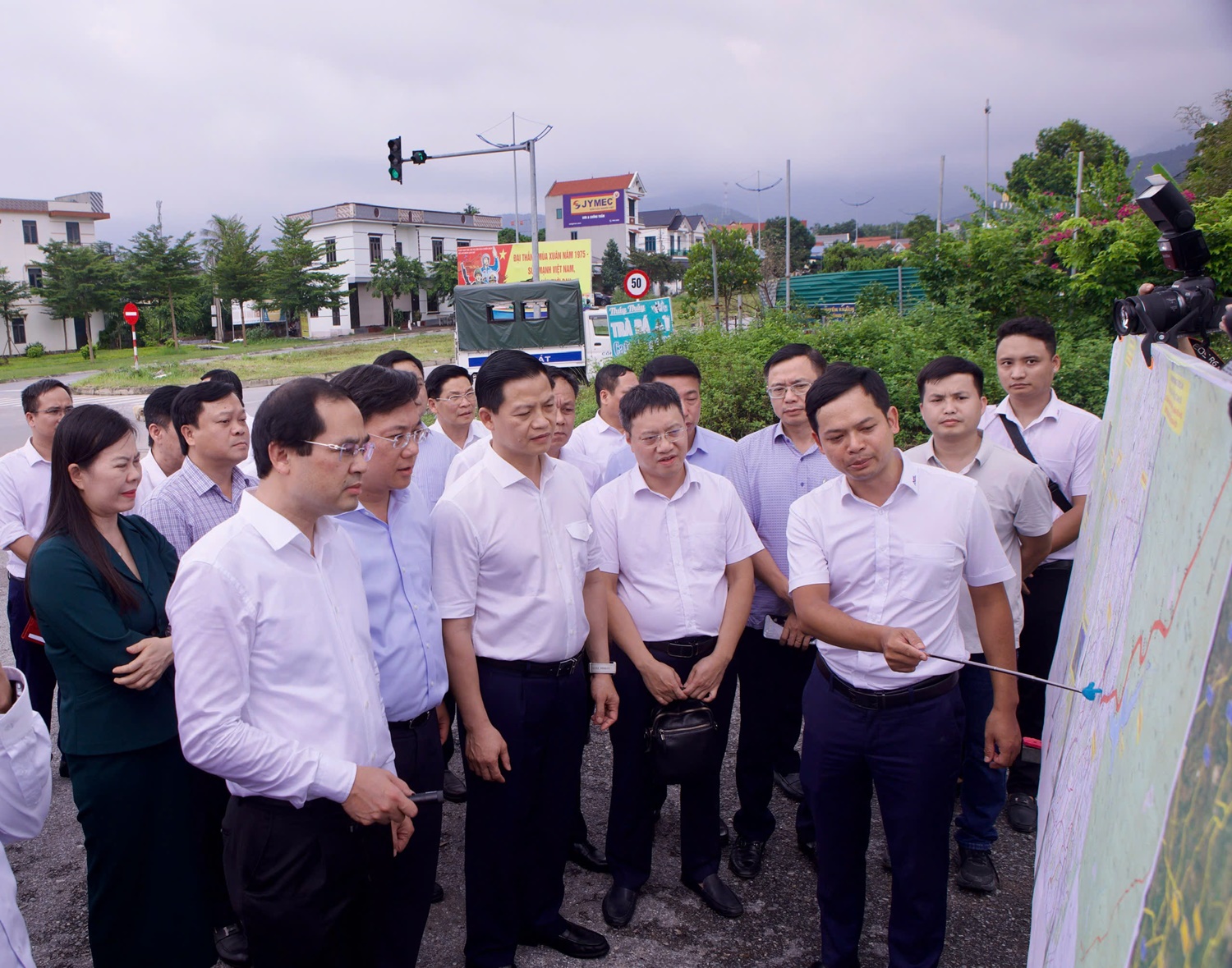 Đoàn khảo sát tại khu vực ngã tư Hợp Châu, xã Tam Đảo (Phú Thọ). (Ảnh: thainguyen.gov.vn) Đoàn khảo sát tại khu vực ngã tư Hợp Châu, xã Tam Đảo (Phú Thọ). (Ảnh: thainguyen.gov.vn)