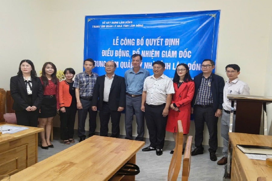 Lãnh đạo Sở, Lãnh đạo phòng Tổ chức, Phòng Quản lý nhà và thị trường BĐS, Lãnh đạo và viên chức Trung tâm Quản lý nhà chụp ảnh lưu niệm cùng ông Nguyễn Nhật Quang. Lãnh đạo Sở, Lãnh đạo phòng Tổ chức, Phòng Quản lý nhà và thị trường BĐS, Lãnh đạo và viên chức Trung tâm Quản lý nhà chụp ảnh lưu niệm cùng ông Nguyễn Nhật Quang.