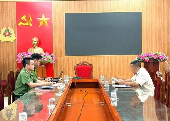 Công an xã Mê Linh (Hà Nội) vừa xử phạt hành chính 12,5 triệu đồng đối với một trường hợp đăng tải, chia sẻ thông tin sai sự thật trên mạng xã hội, góp phần bảo đảm an ninh trật tự trên không gian mạng Công an xã Mê Linh (Hà Nội) vừa xử phạt hành chính 12,5 triệu đồng đối với một trường hợp đăng tải, chia sẻ thông tin sai sự thật trên mạng xã hội, góp phần bảo đảm an ninh trật tự trên không gian mạng