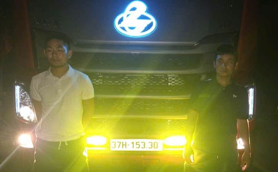 Các đối tượng trong đường dây vận chuyển trái phép hàng chục tấn hàng hóa qua biên giới bị bắt giữ Các đối tượng trong đường dây vận chuyển trái phép hàng chục tấn hàng hóa qua biên giới bị bắt giữ