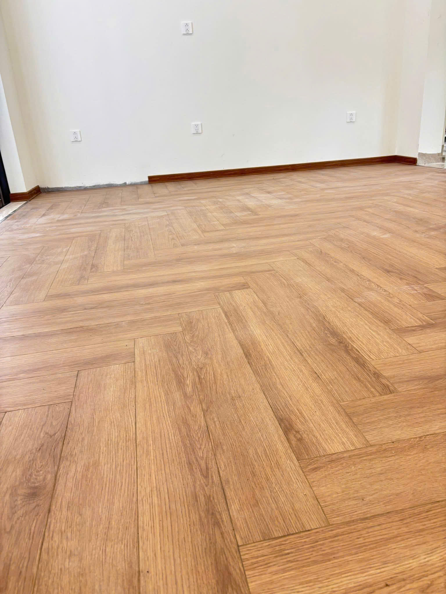 S&agrave;n gỗ l&agrave; hạng mục kh&aacute; quan trọng trong nh&oacute;m x&acirc;y dựng của VBN . Ảnh thực tế c&ocirc;ng tr&igrave;nh m&agrave; ekip S&agrave;n gỗ Th&aacute;i Trinh https://sangothaitrinh.com thi c&ocirc;ng tại H&agrave; Nội
