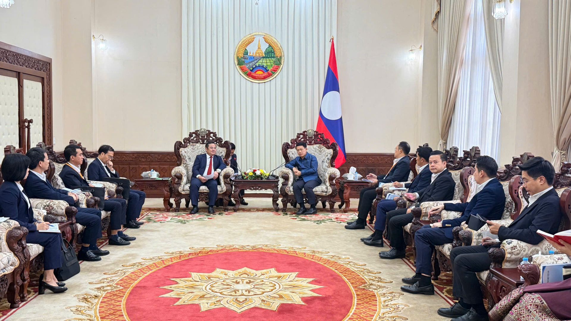 Đo&agrave;n Tập đo&agrave;n Ho&aacute; chất Việt Nam gặp v&agrave; b&aacute;o c&aacute;o Uỷ vi&ecirc;n Bộ Ch&iacute;nh trị - Ph&oacute; Thủ tướng Ch&iacute;nh phủ Saleumxay Kommasith về t&igrave;nh h&igrave;nh triển khai dự &aacute;n