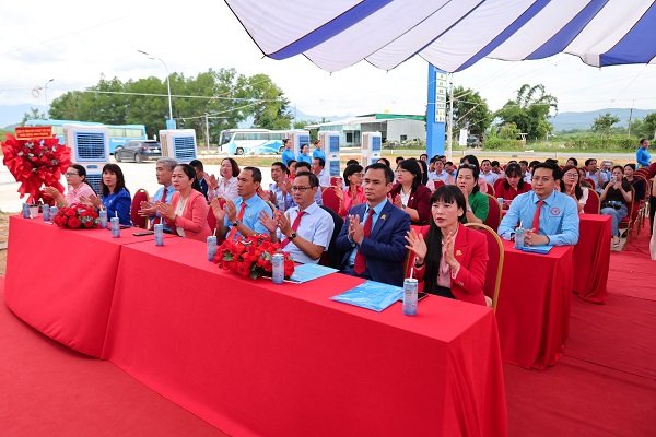 L&atilde;nh đạo C&ocirc;ng ty Yến s&agrave;o Kh&aacute;nh H&ograve;a tới dự