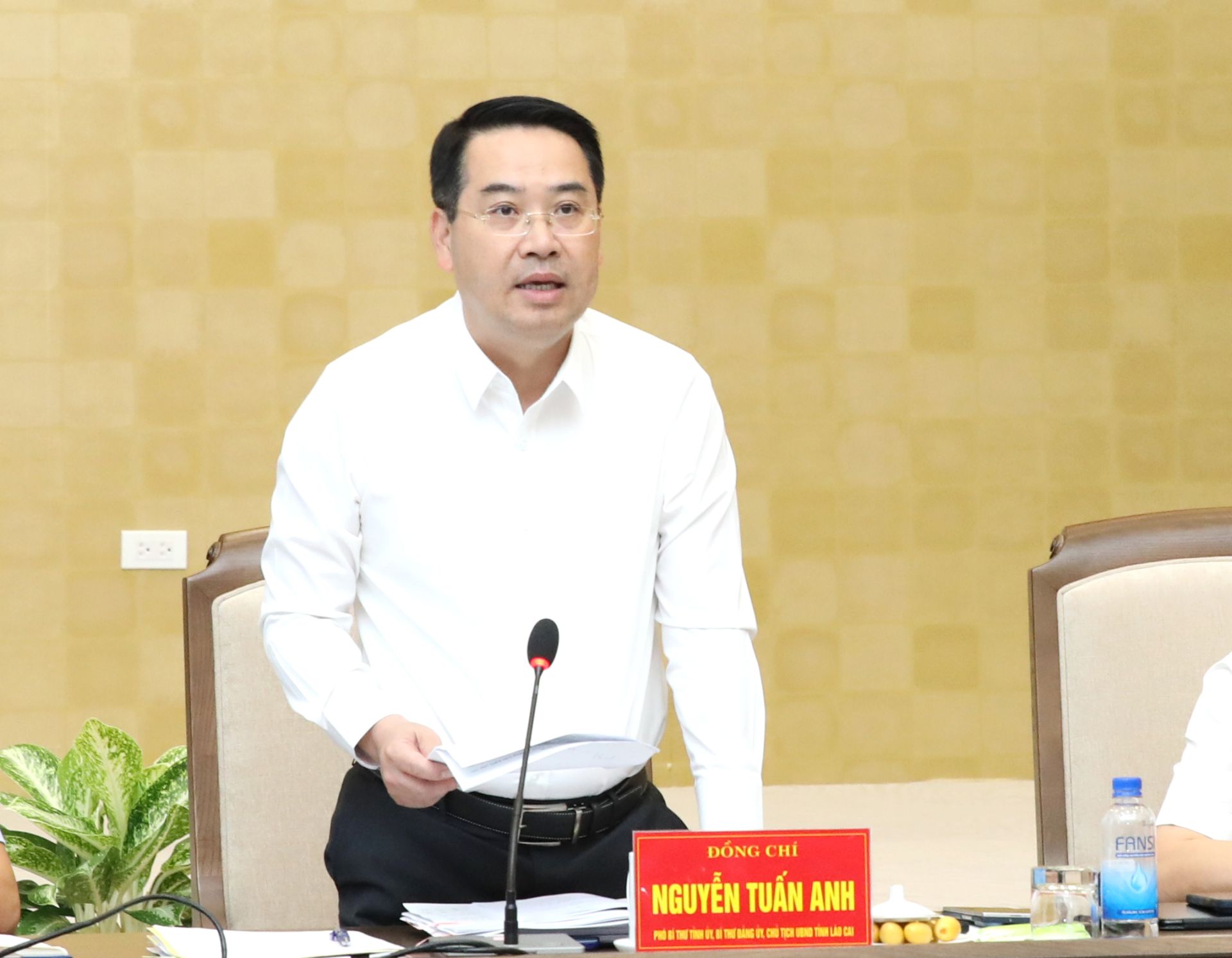 Đồng chí Chủ tịch UBND tỉnh Nguyễn Tuấn Anh phát biểu kết luận Hội nghị Đồng chí Chủ tịch UBND tỉnh Nguyễn Tuấn Anh phát biểu kết luận Hội nghị