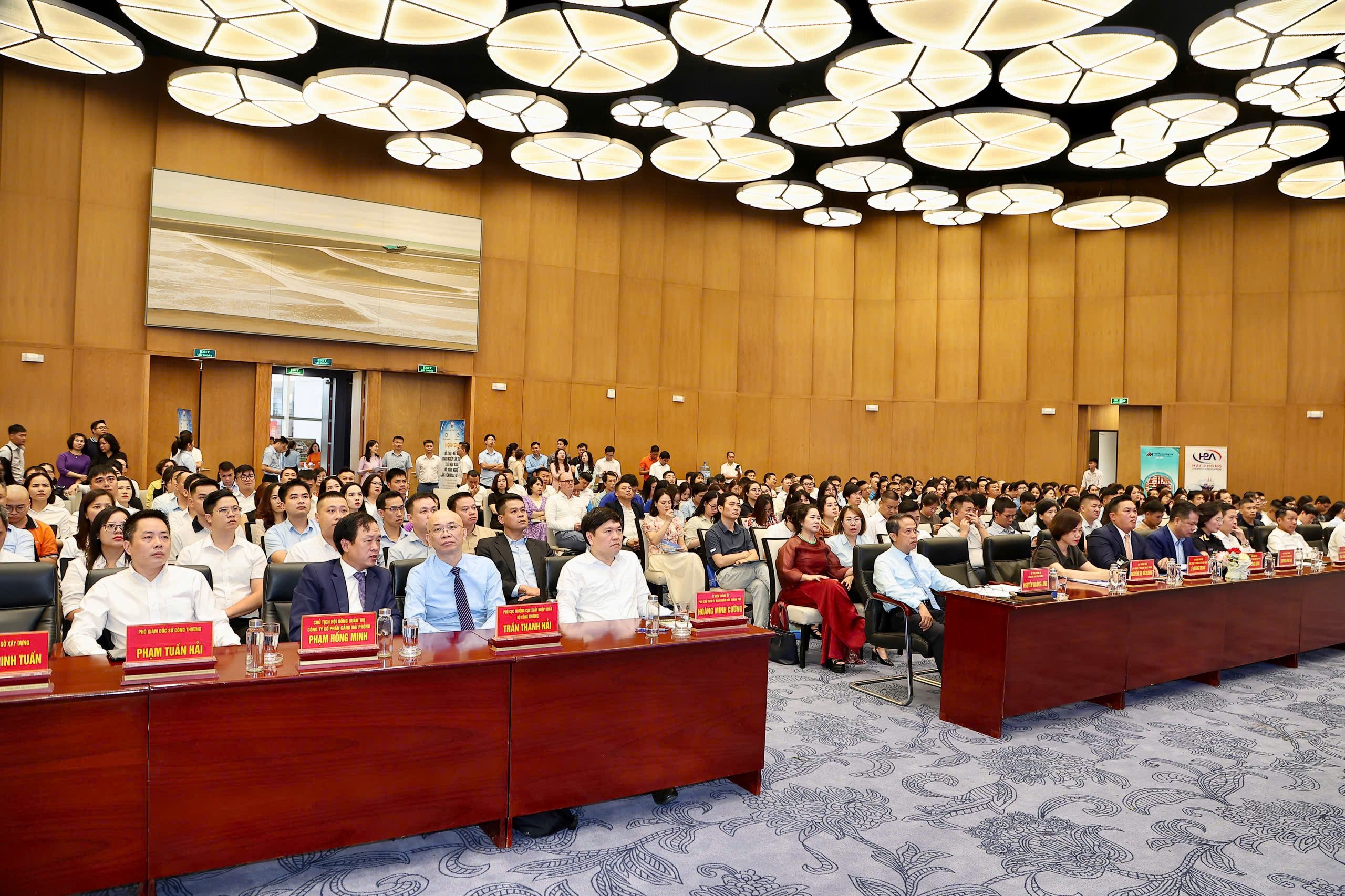 Các đại biểu tham dự. Các đại biểu tham dự.