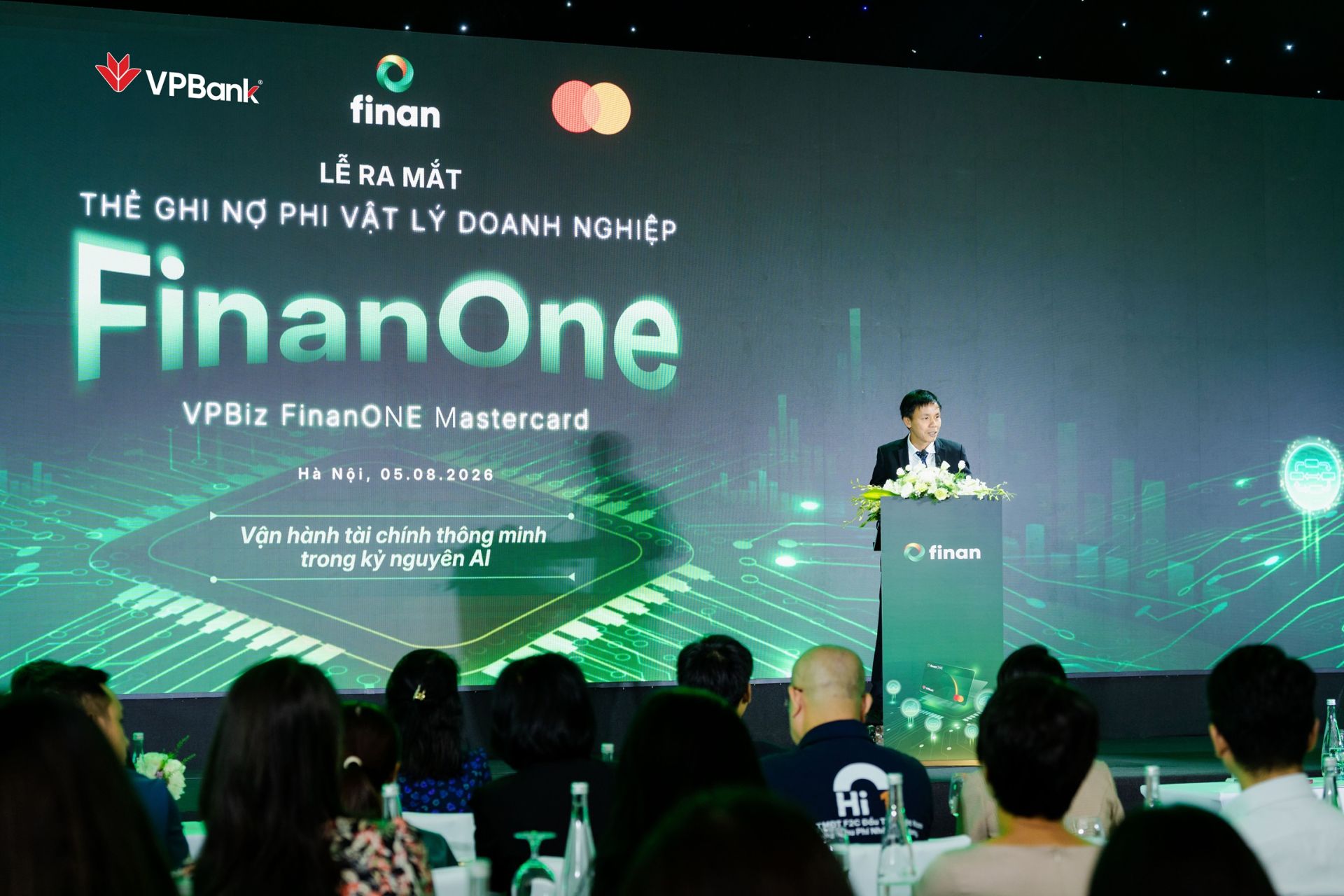 Đại diện VPBank phát biểu tại sự kiện Đại diện VPBank phát biểu tại sự kiện