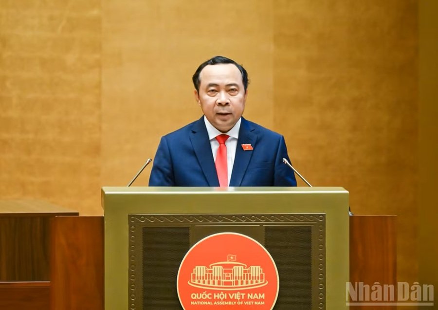 Bộ trưởng Khoa học và Công nghệ Vũ Hải Quân trình bày Tờ trình tóm tắt về dự án Luật. (Ảnh: DUY LINH) Bộ trưởng Khoa học và Công nghệ Vũ Hải Quân trình bày Tờ trình tóm tắt về dự án Luật. (Ảnh: DUY LINH)