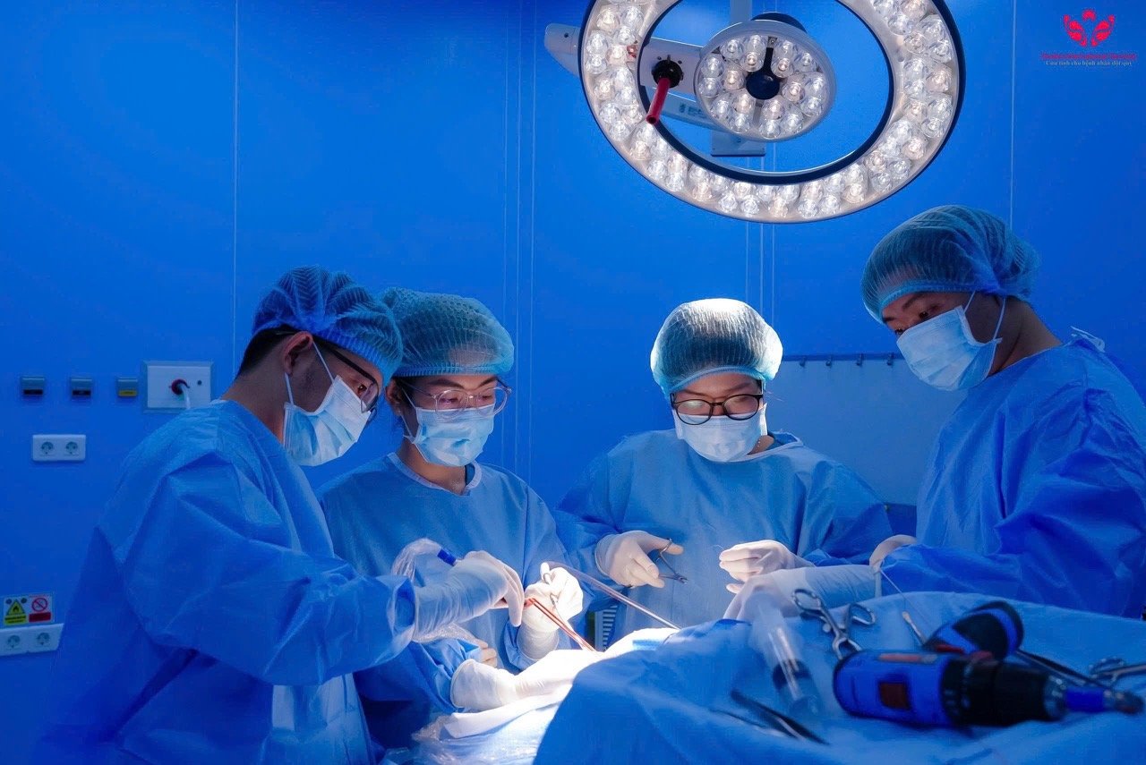 Các bác sĩ Bệnh viện Đa khoa Quốc tế S.I.S Cần Thơ thực hiện phẫu thuật thành công cho nữ bệnh nhân V.T.T.V Các bác sĩ Bệnh viện Đa khoa Quốc tế S.I.S Cần Thơ thực hiện phẫu thuật thành công cho nữ bệnh nhân V.T.T.V