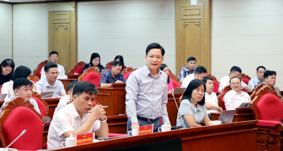 Đại biểu tham gia thảo luận tại hội nghị Đại biểu tham gia thảo luận tại hội nghị