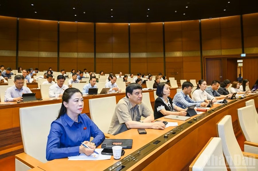 Quốc hội làm việc tại hội trường. (Ảnh: DUY LINH) Quốc hội làm việc tại hội trường. (Ảnh: DUY LINH)