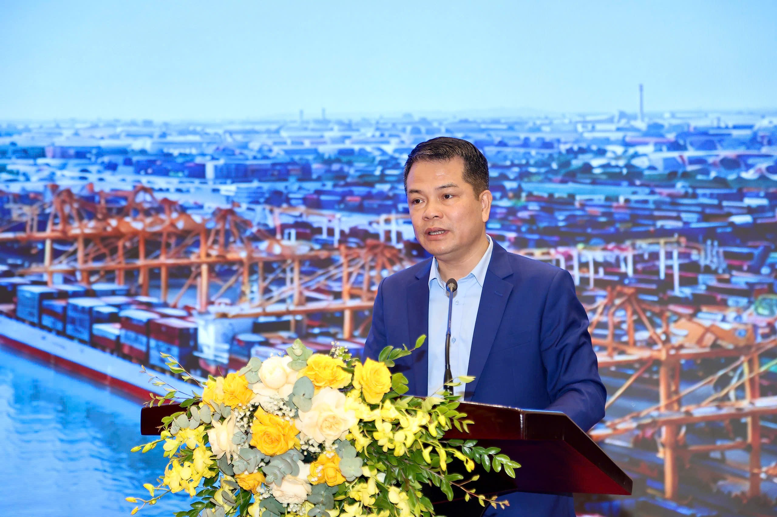 Tổng Giám đốc Công ty Cổ phần Cảng Hải Phòng Lê Hồng Quân chia sẻ giải pháp phát triển hệ sinh thái logistics tích hợp, nâng cao năng lực kết nối doanh nghiệp với thị trường toàn cầu. Tổng Giám đốc Công ty Cổ phần Cảng Hải Phòng Lê Hồng Quân chia sẻ giải pháp phát triển hệ sinh thái logistics tích hợp, nâng cao năng lực kết nối doanh nghiệp với thị trường toàn cầu.