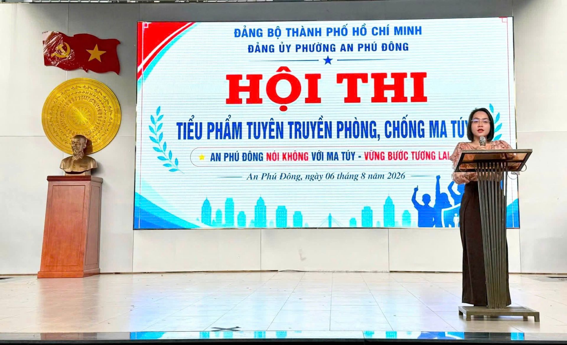 Bà Hồ Thị Thủy, Phó Bí thư Thường trực Đảng ủy, Chủ tịch HĐND phường An Phú Đông, Trưởng Ban tổ chức, phát biểu tại hội thi. Bà Hồ Thị Thủy, Phó Bí thư Thường trực Đảng ủy, Chủ tịch HĐND phường An Phú Đông, Trưởng Ban tổ chức, phát biểu tại hội thi.